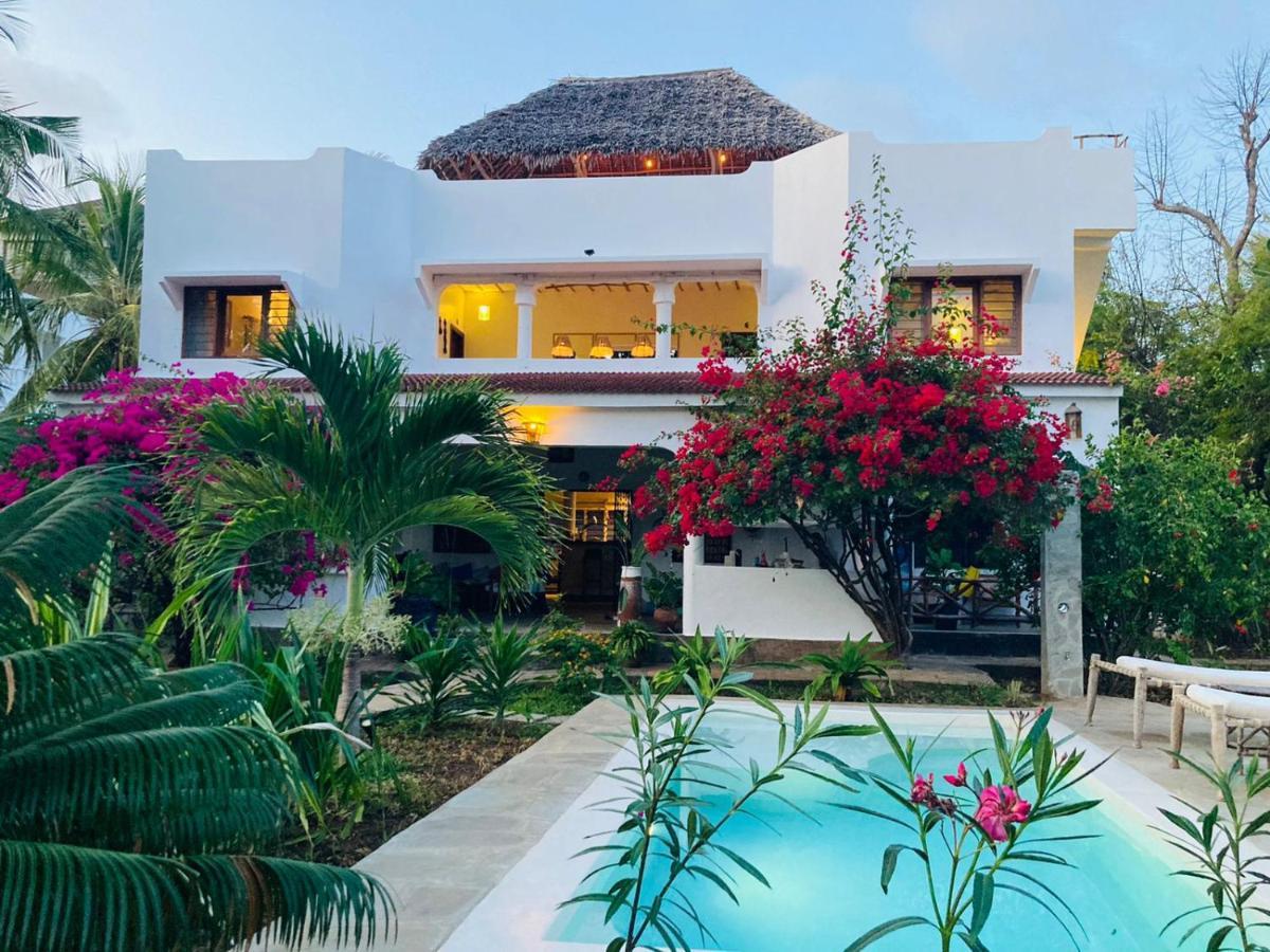 Pucci House Watamu Bed & Breakfast Exterior photo