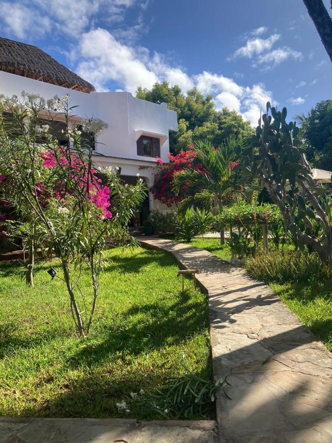 Pucci House Watamu Bed & Breakfast Exterior photo