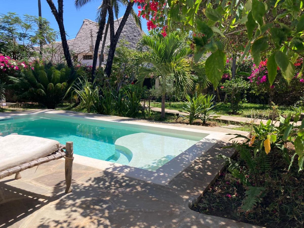 Pucci House Watamu Bed & Breakfast Exterior photo