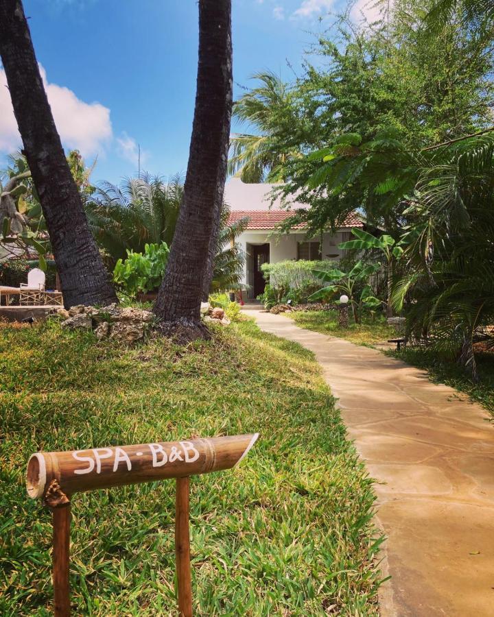 Pucci House Watamu Bed & Breakfast Exterior photo